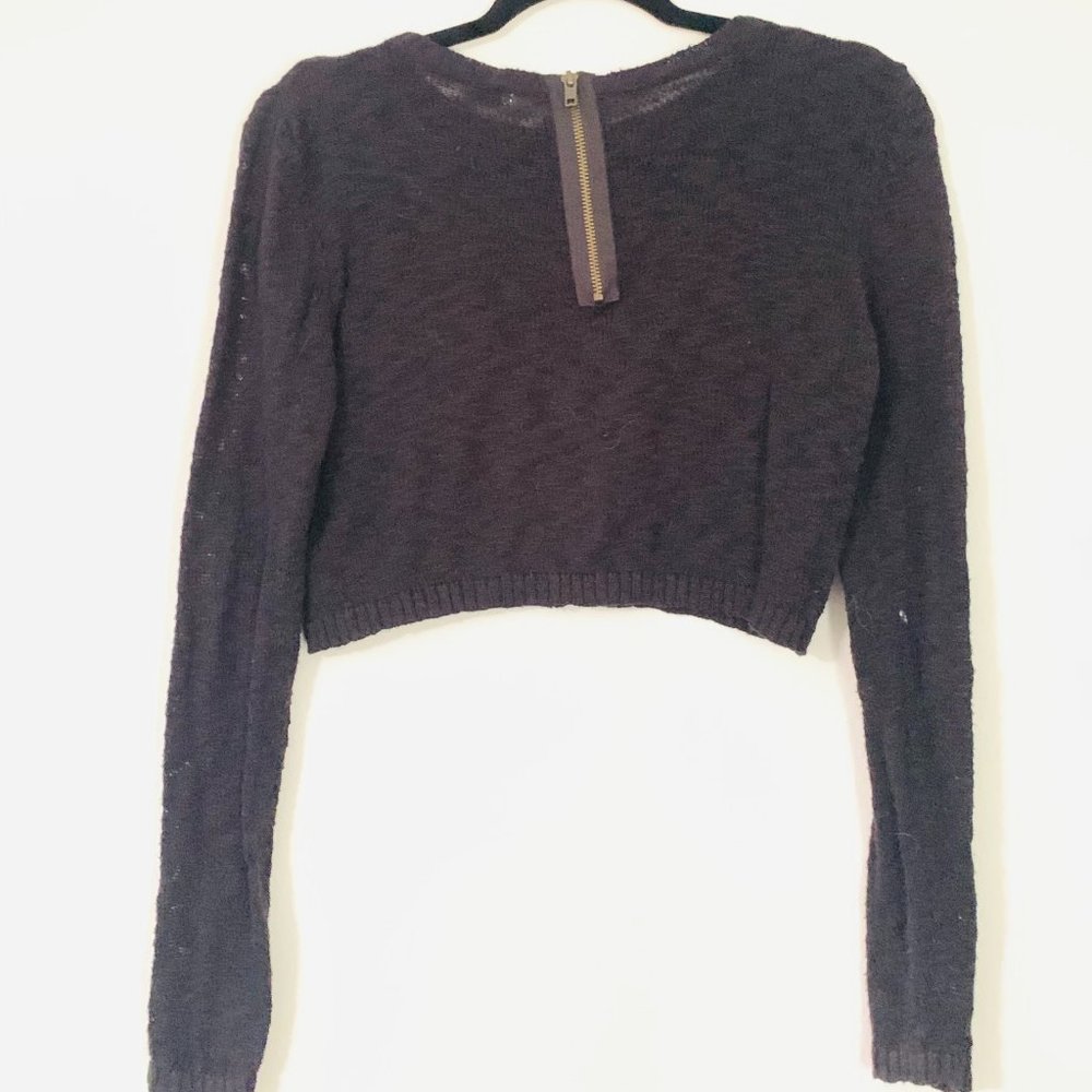 Black long sleeve crop top